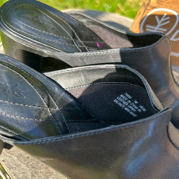 Clarks Leather Clogs Black Solid Closed Toe Slip On Block Heel Mules Neutral 7M - Picture 4 of 6